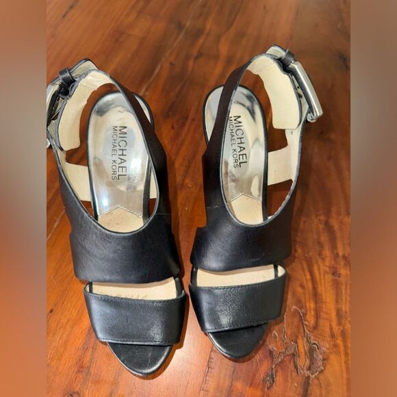 NEW Michael Kors Platform Wedges sz 5 - Picture 8 of 9